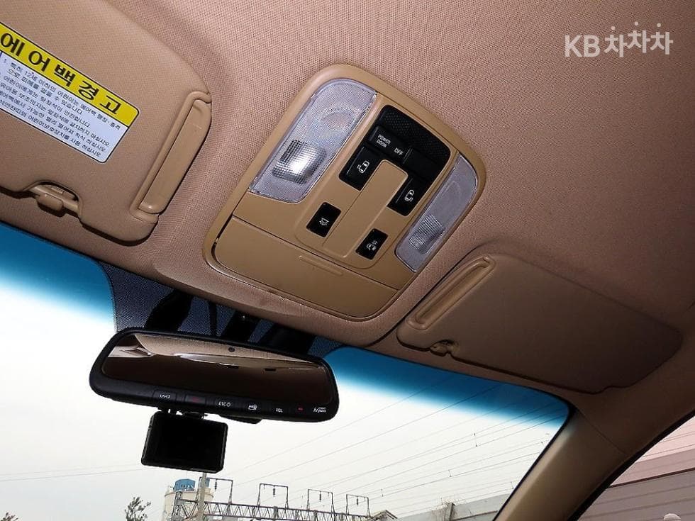 Kia The New (facelift) Carnival7-seater (Limousine) 2.2 Diesel Limousine VIP - 16