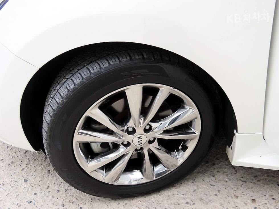 Kia The New (facelift) Carnival7-seater (Limousine) 2.2 Diesel Limousine VIP - 20