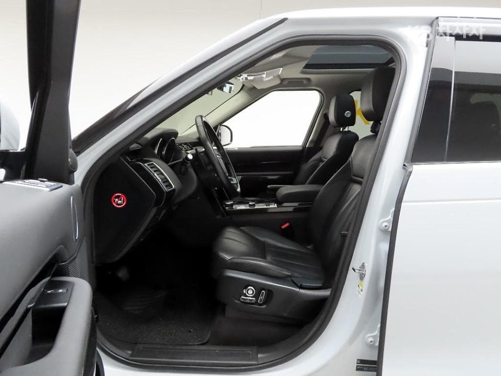 Land Rover 디스커버리52.0 SD4 SE - 13