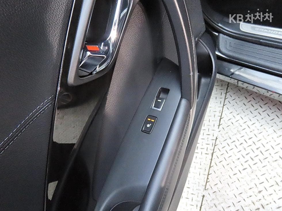 Hyundai Grandeur (Azera)HGHG240 Modern 컬렉션 - 18