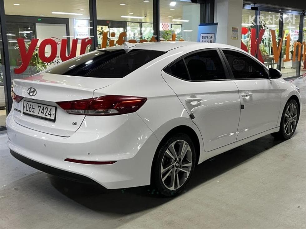 Hyundai Avante (Elantra)AD1.6 GDi Value Plus - 4