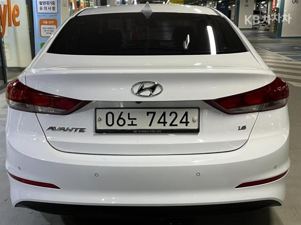 Hyundai Avante (Elantra)AD1.6 GDi Value Plus - 5