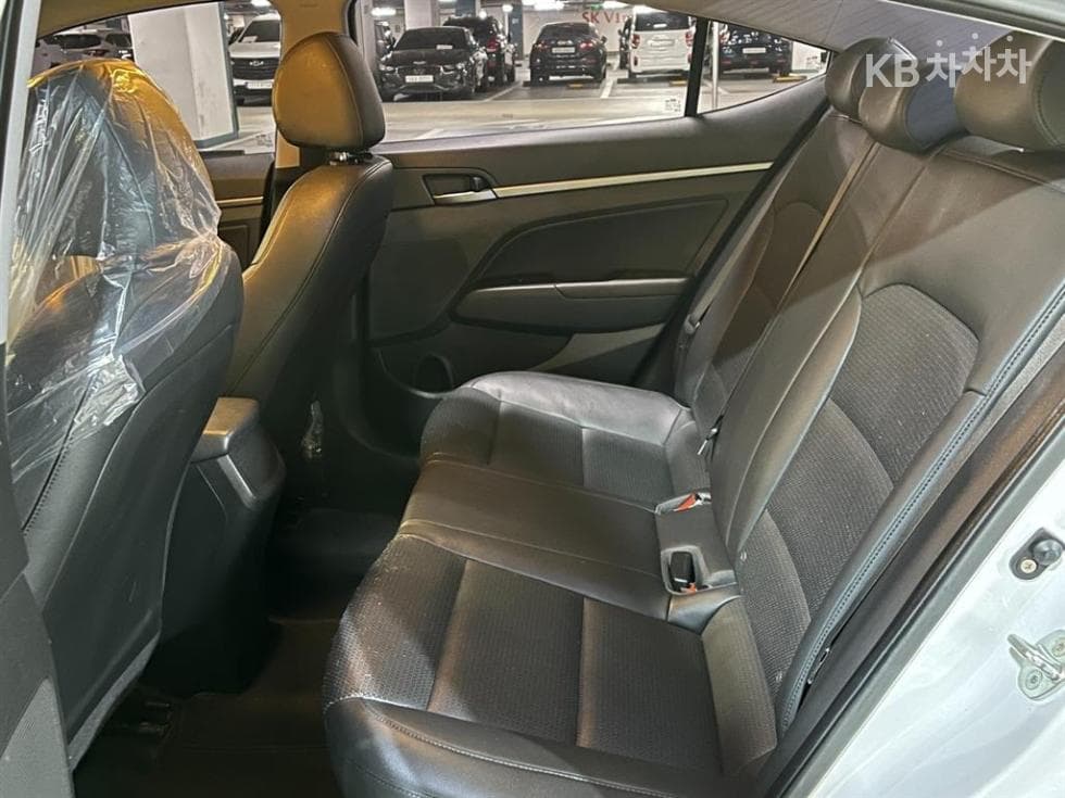 Hyundai Avante (Elantra)AD1.6 GDi Value Plus - 13