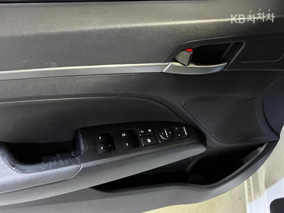 Hyundai Avante (Elantra)AD1.6 GDi Value Plus - 15