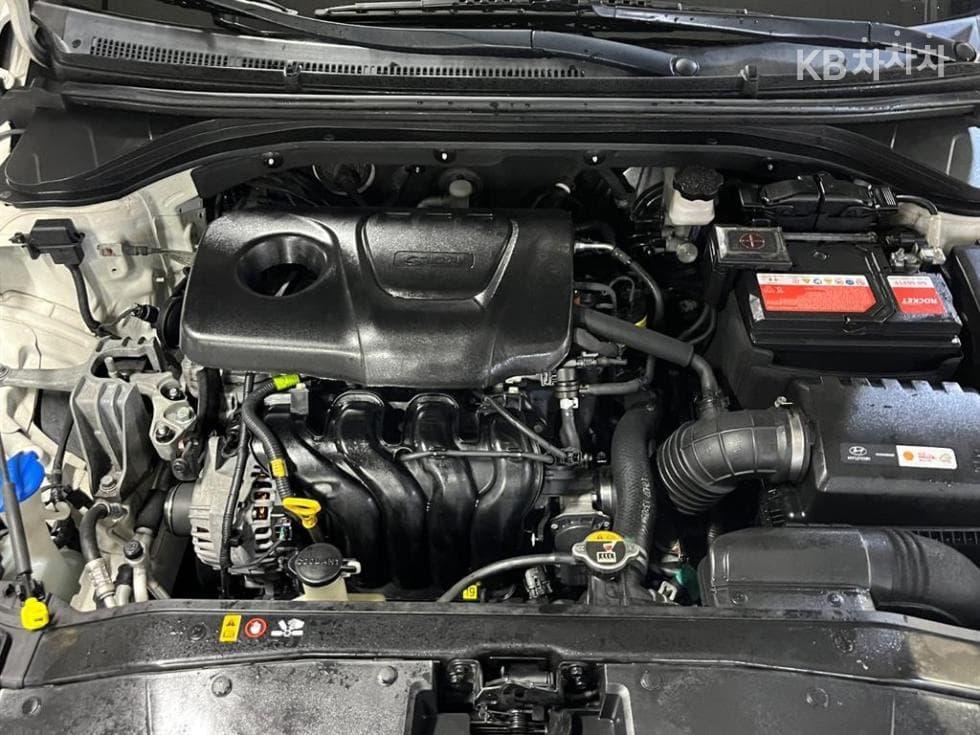 Hyundai Avante (Elantra)AD1.6 GDi Value Plus - 17