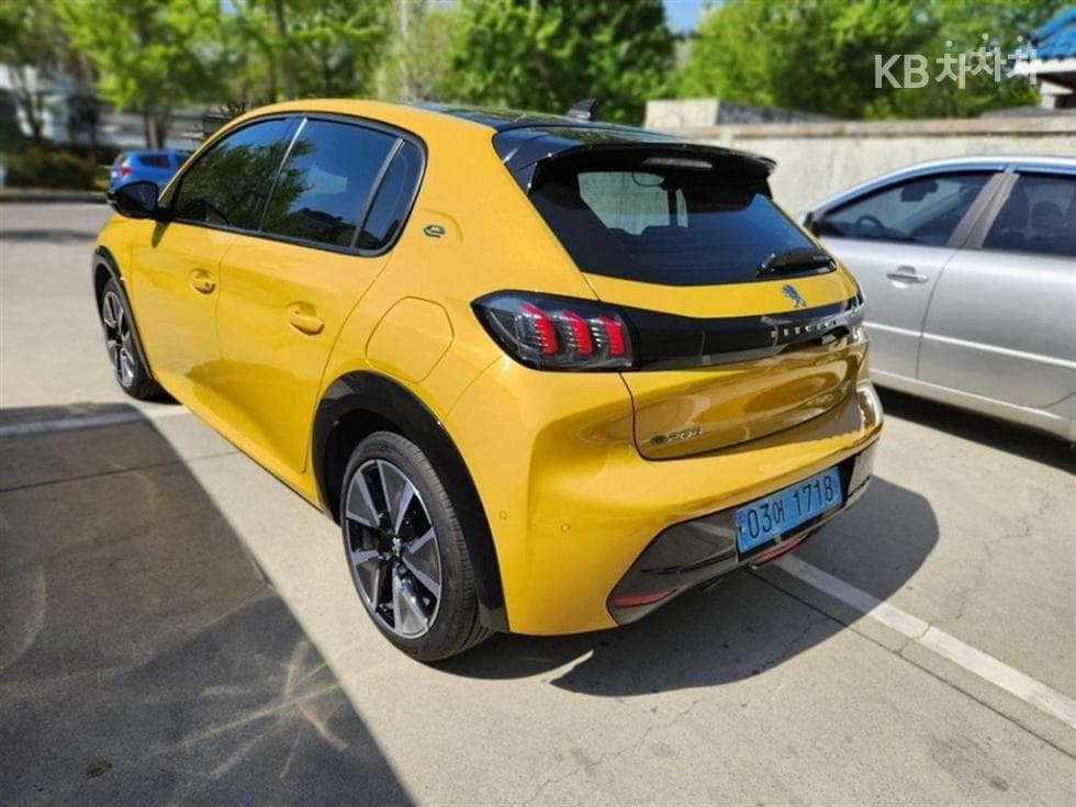 Peugeot e-208Allure - 4
