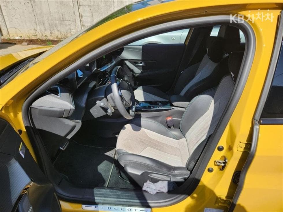 Peugeot e-208Allure - 7