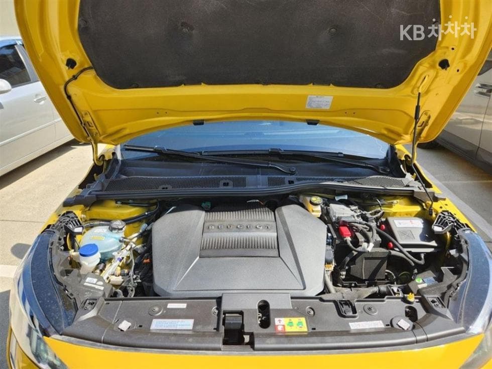 Peugeot e-208Allure - 15
