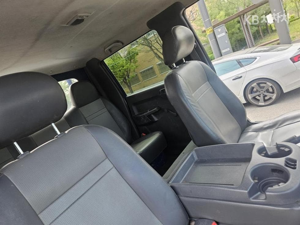Kia Bongo 3 (light truck)4WD 장축 Double Cab Limited Limited - 16