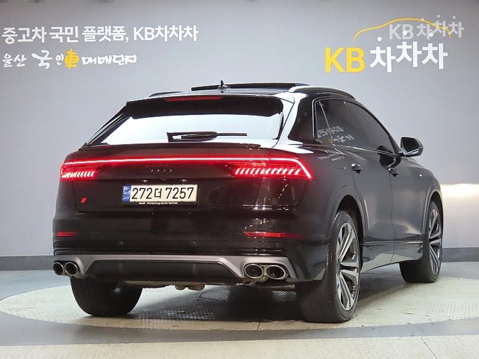 Audi Q83.0 55 TFSI Quattro Premium - 2