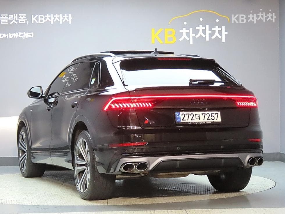 Audi Q83.0 55 TFSI Quattro Premium - 4