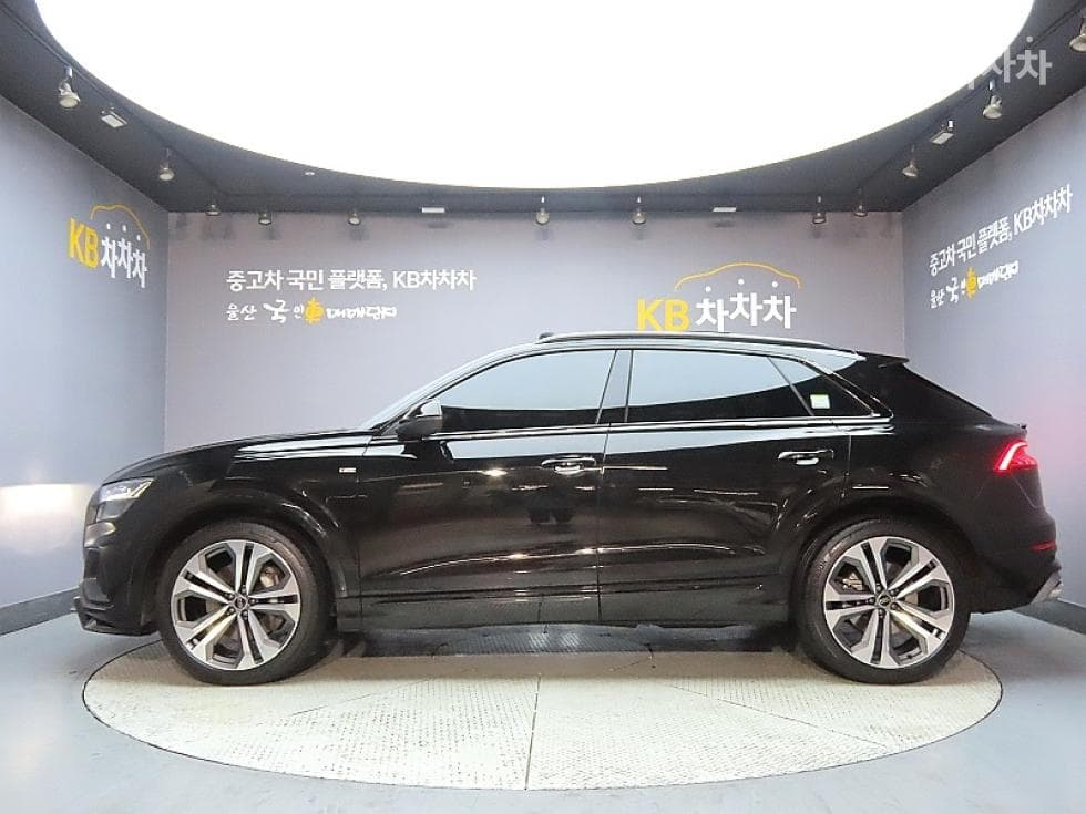Audi Q83.0 55 TFSI Quattro Premium - 5