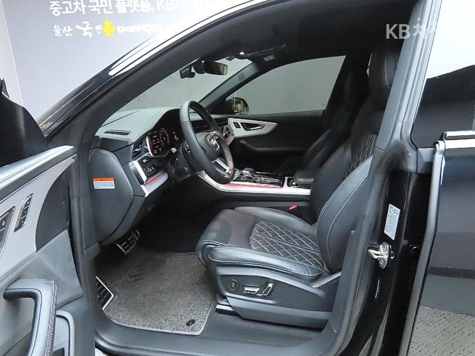 Audi Q83.0 55 TFSI Quattro Premium - 10