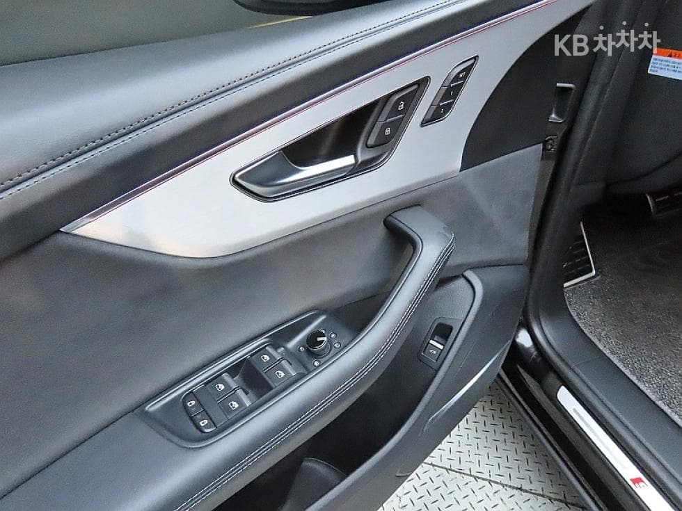 Audi Q83.0 55 TFSI Quattro Premium - 13