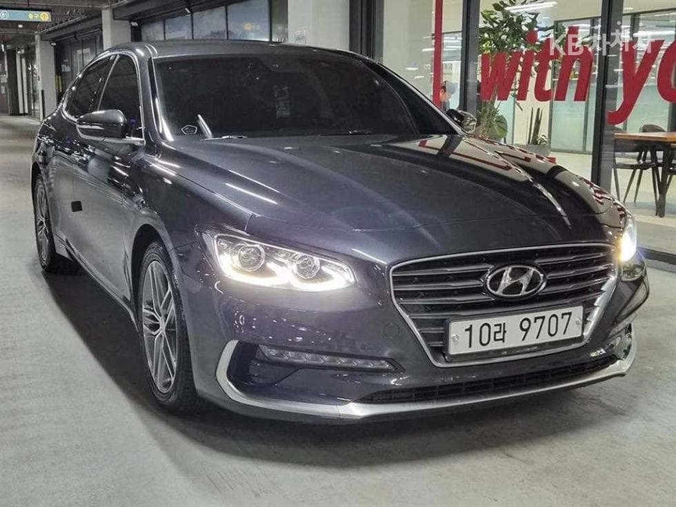 Hyundai Grandeur (Azera)IG 2.4 Exclusive Special (special feature/edition) - Image 1