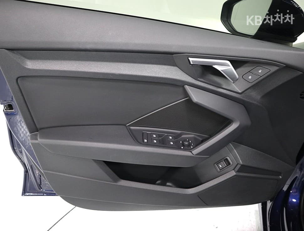 Ауди A3 (8Y)40 TFSI Стандартен - 8
