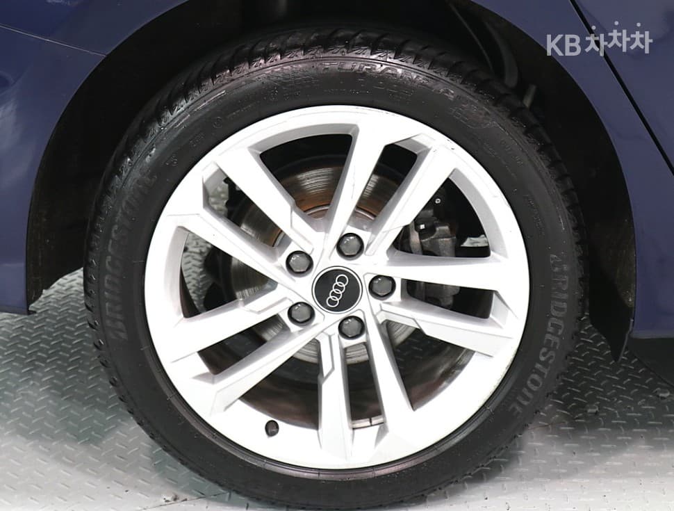 Ауди A3 (8Y)40 TFSI Стандартен - 19