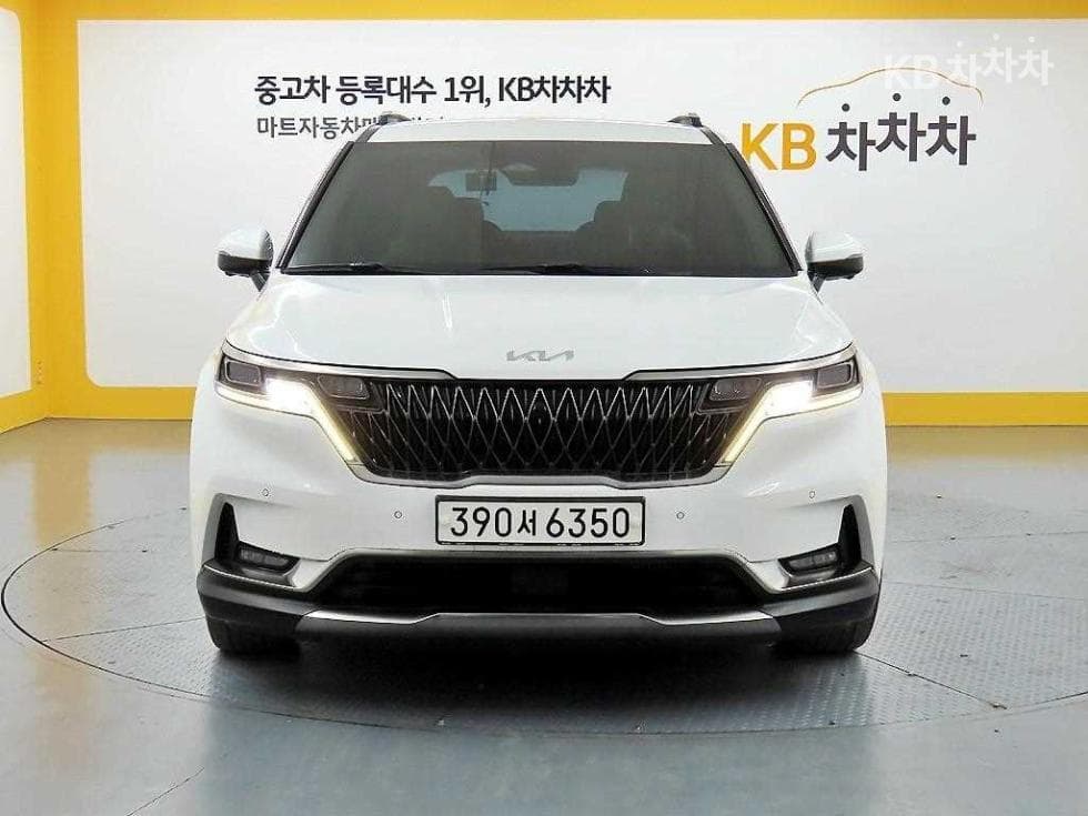 Kia Carnival 4th generation D2.2 9-seater Noblesse - Image 1