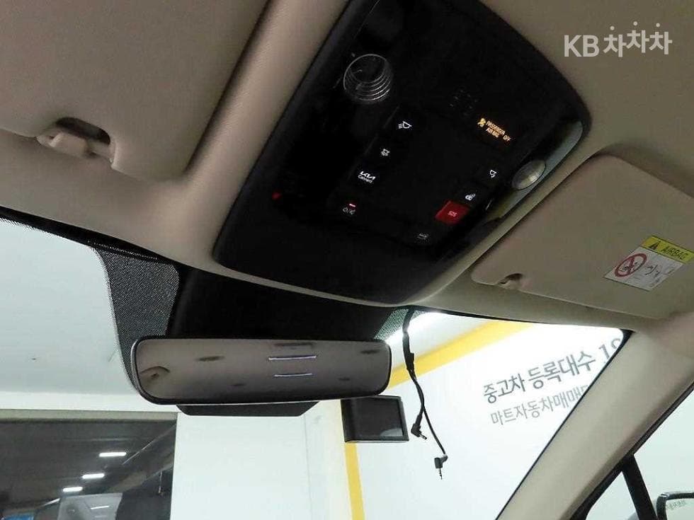 Kia Carnival 4th generationD2.2 9-seater Noblesse - 15