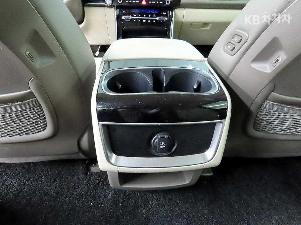 Kia Carnival 4th generationD2.2 9-seater Noblesse - 16