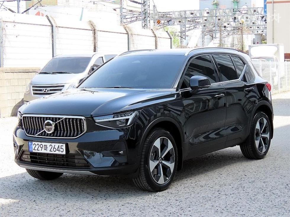 Volvo XC40 B4 AWD Ultimate Bright - Image 1