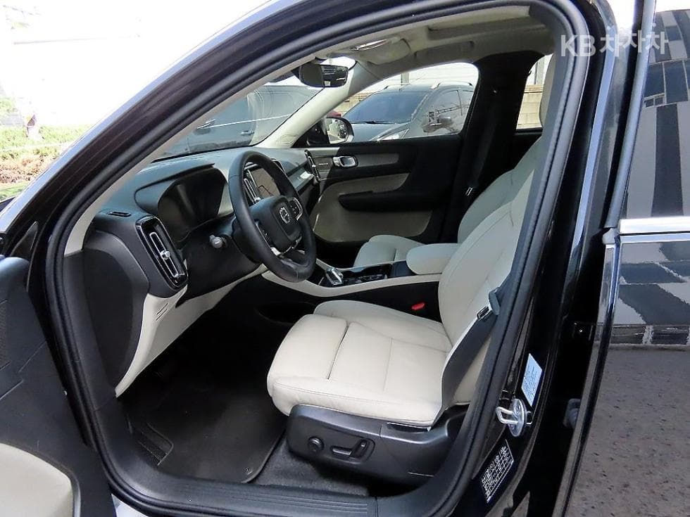 Volvo XC40B4 AWD Ultimate Bright - 5