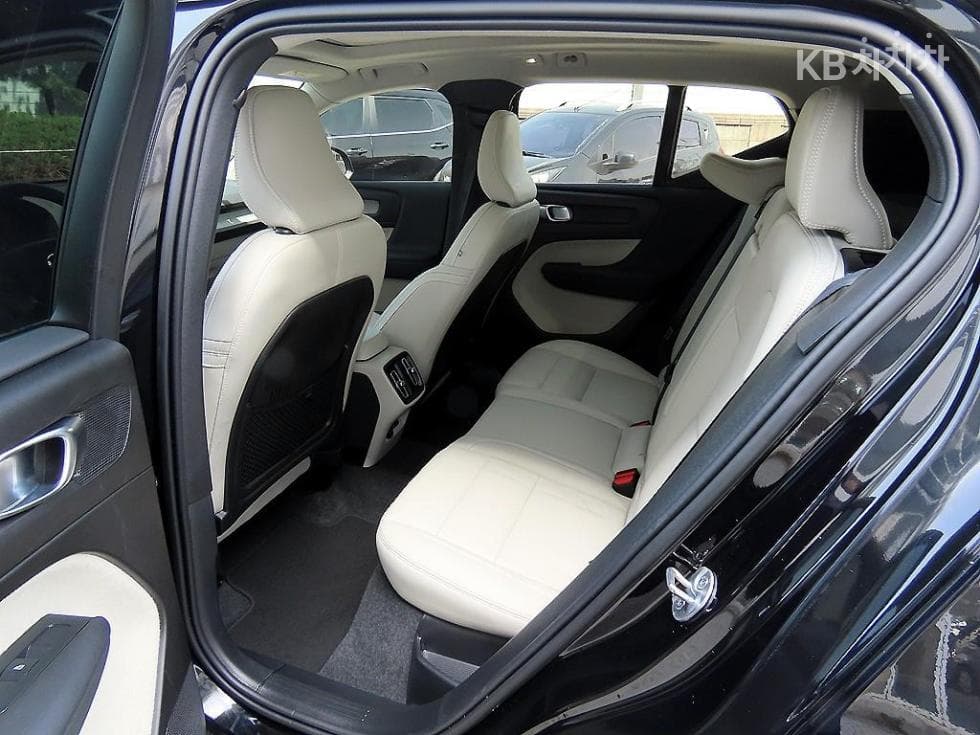 Volvo XC40B4 AWD Ultimate Bright - 6