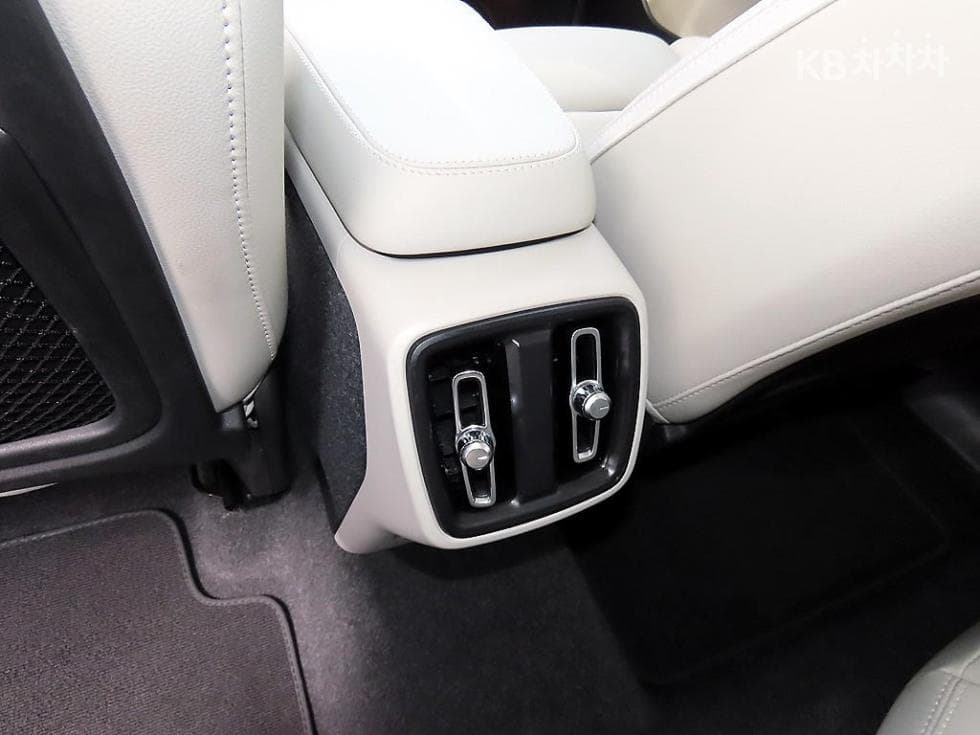 Volvo XC40B4 AWD Ultimate Bright - 16