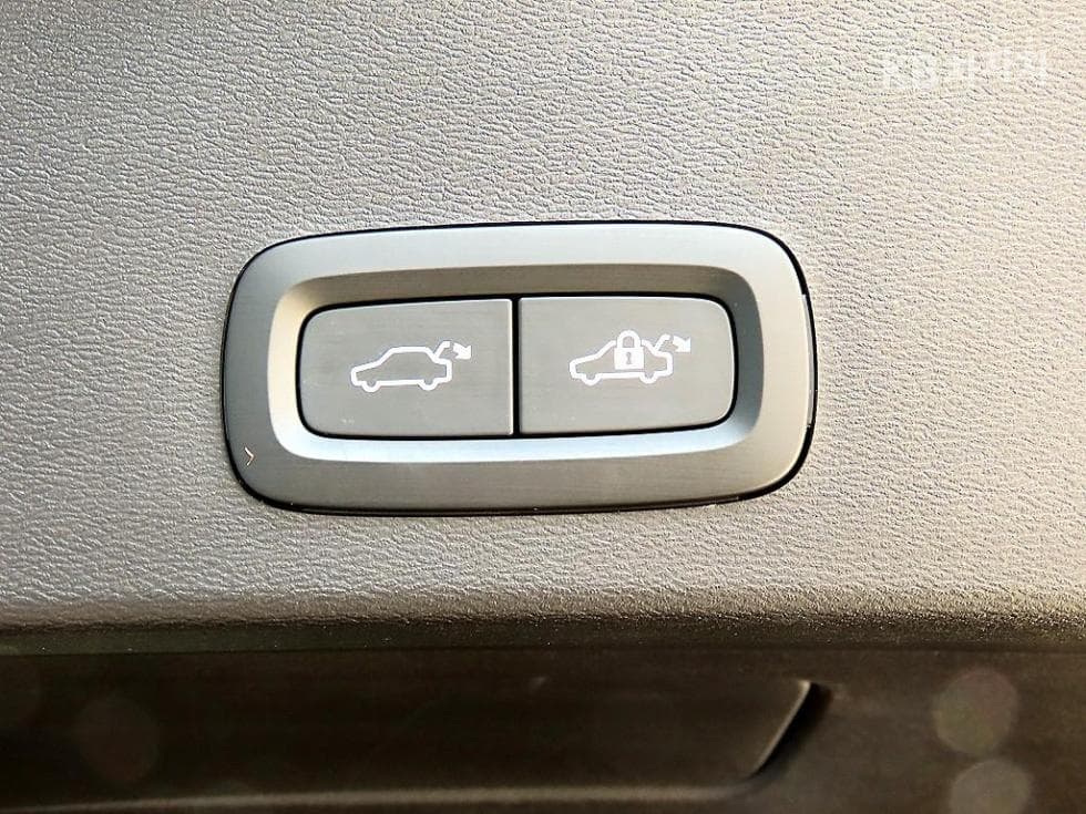 Volvo XC40B4 AWD Ultimate Bright - 17
