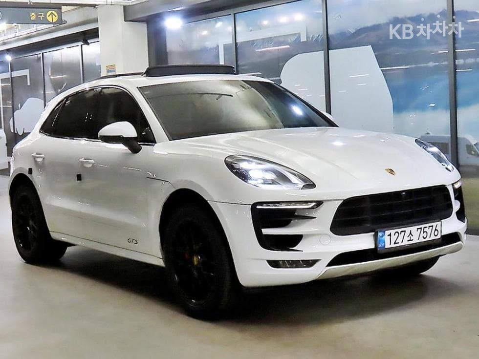 Porsche 마칸 3.0 GTS - Image 1