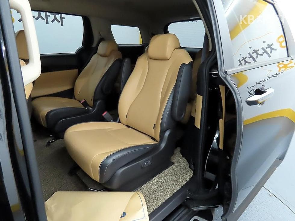 Kia Carnival 4th generationD2.2 9-seater Prestige - 6