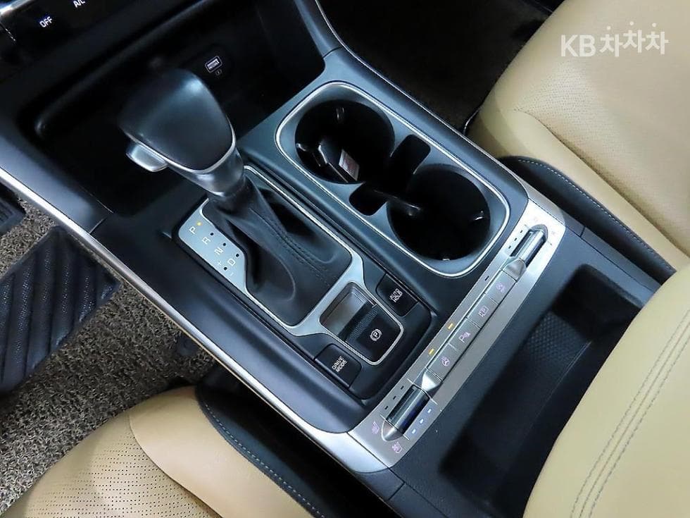 Kia Carnival 4th generationD2.2 9-seater Prestige - 10