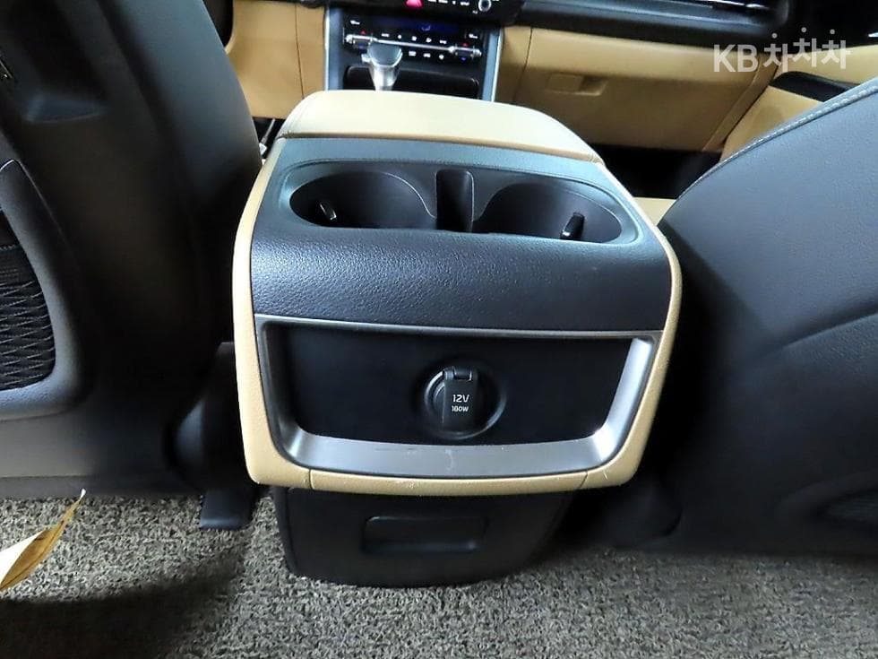 Kia Carnival 4th generationD2.2 9-seater Prestige - 13