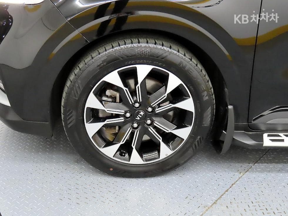 Kia Carnival 4th generationD2.2 9-seater Prestige - 20