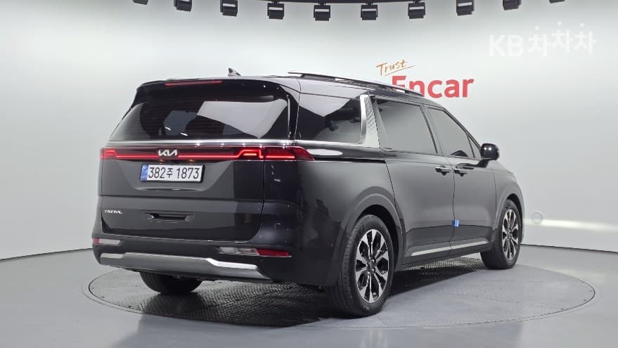 Kia Carnival 4th generationD2.2 9-seater Signature - 2