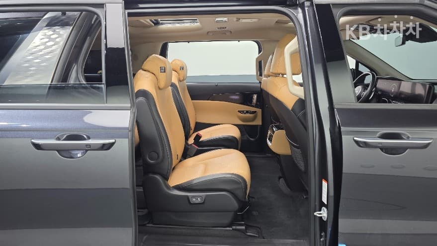 Kia Carnival 4th generationD2.2 9-seater Signature - 11