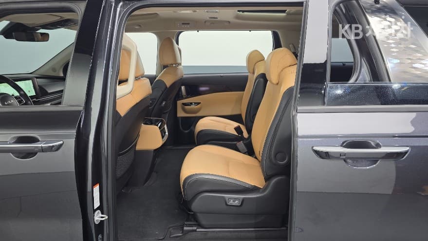Kia Carnival 4th generationD2.2 9-seater Signature - 12