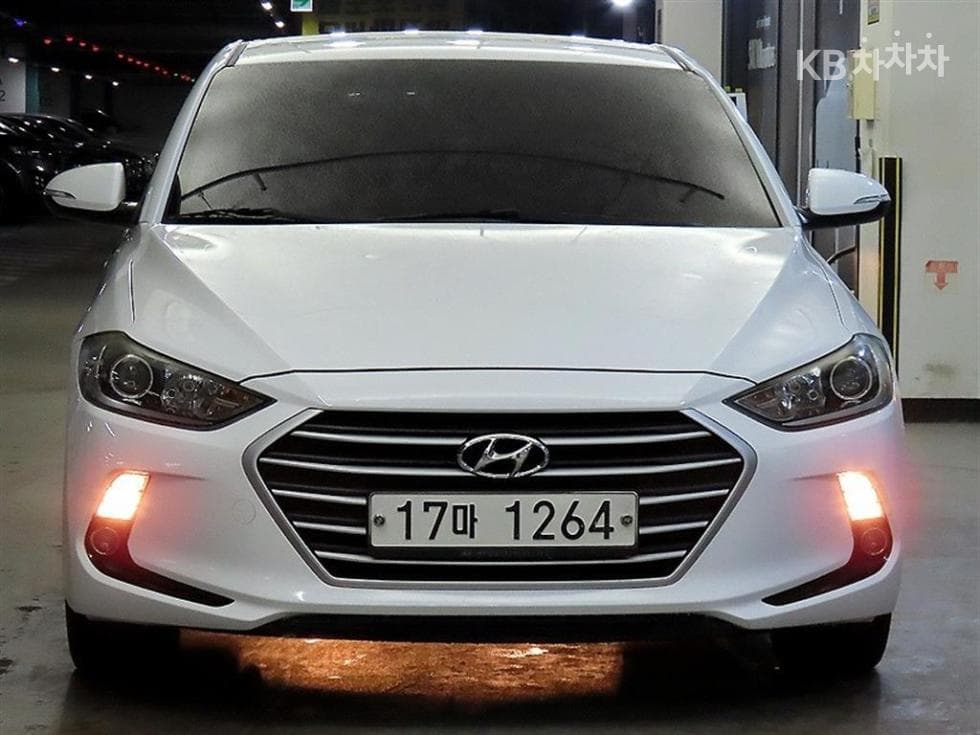 Hyundai Avante (Elantra)AD1.6 GDi Value Plus - 2