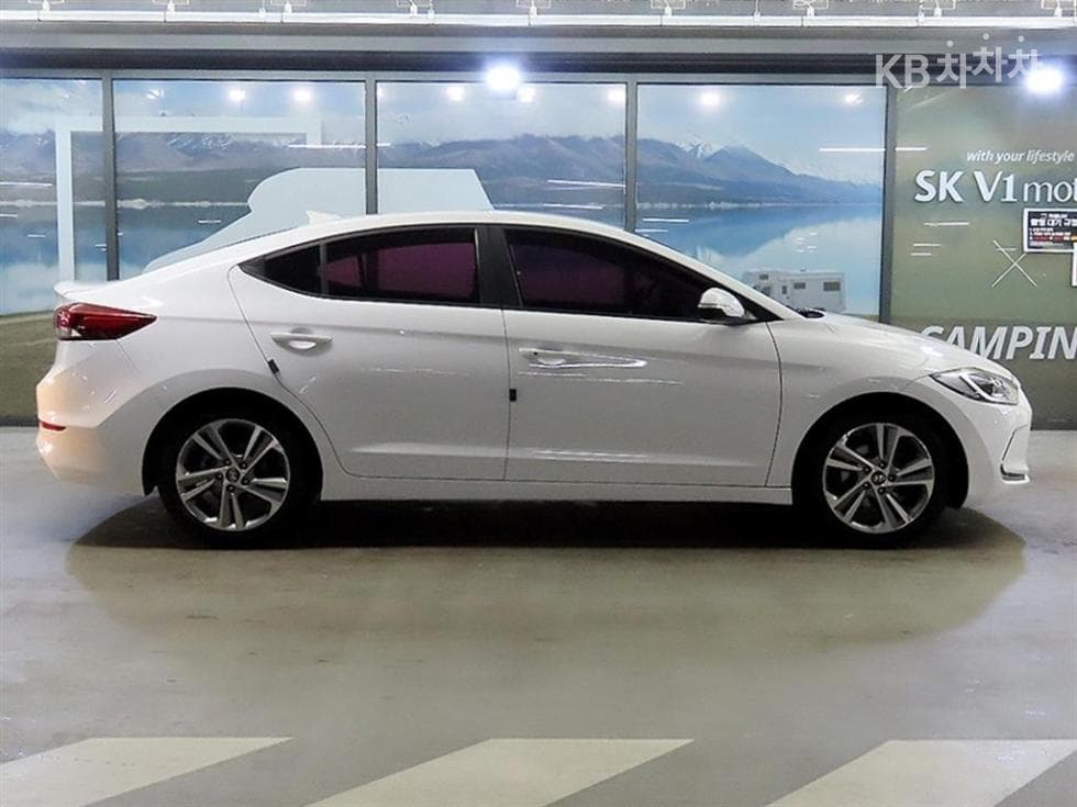Hyundai Avante (Elantra)AD1.6 GDi Value Plus - 3