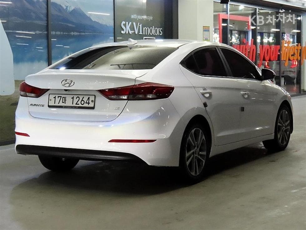 Hyundai Avante (Elantra)AD1.6 GDi Value Plus - 4