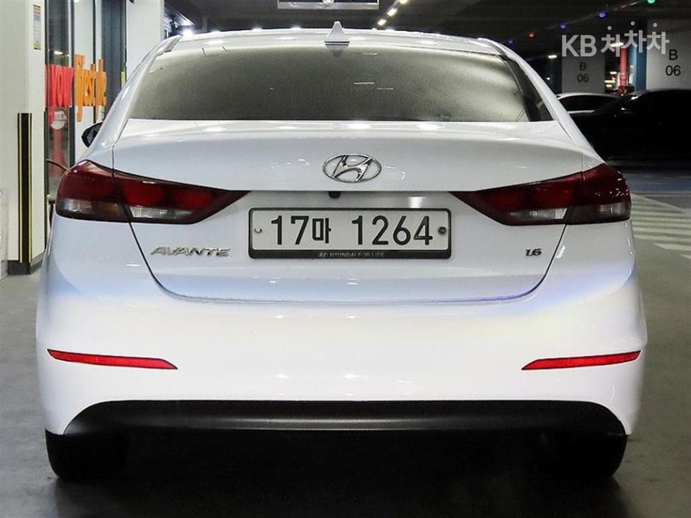 Hyundai Avante (Elantra)AD1.6 GDi Value Plus - 5
