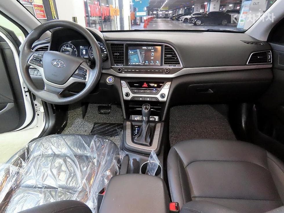 Hyundai Avante (Elantra)AD1.6 GDi Value Plus - 10