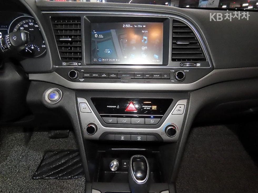 Hyundai Avante (Elantra)AD1.6 GDi Value Plus - 11