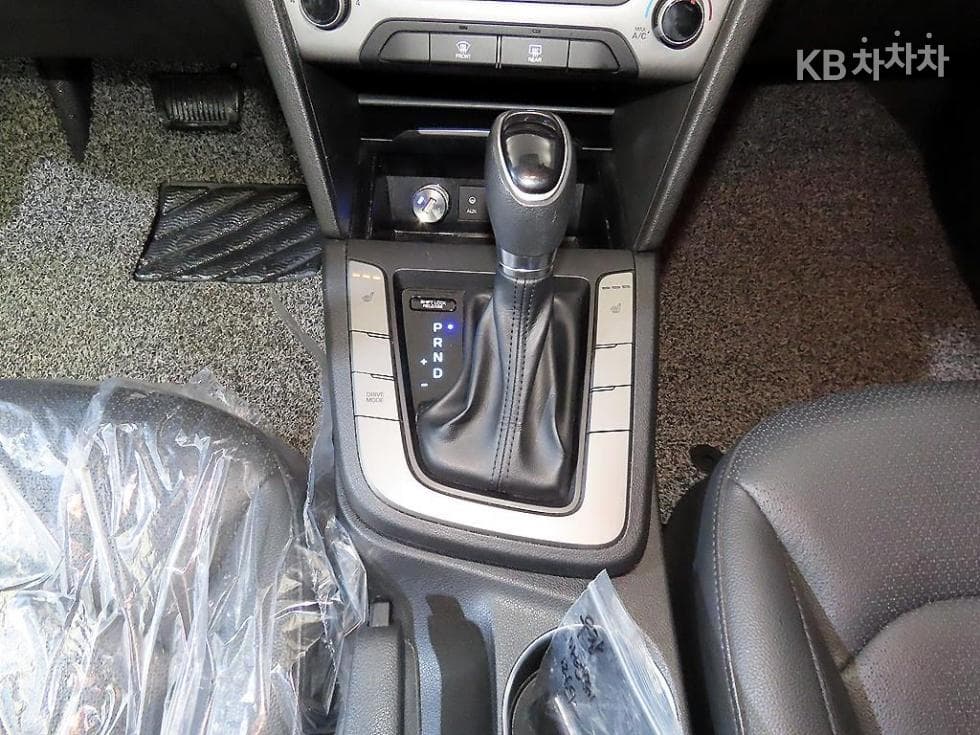 Hyundai Avante (Elantra)AD1.6 GDi Value Plus - 12