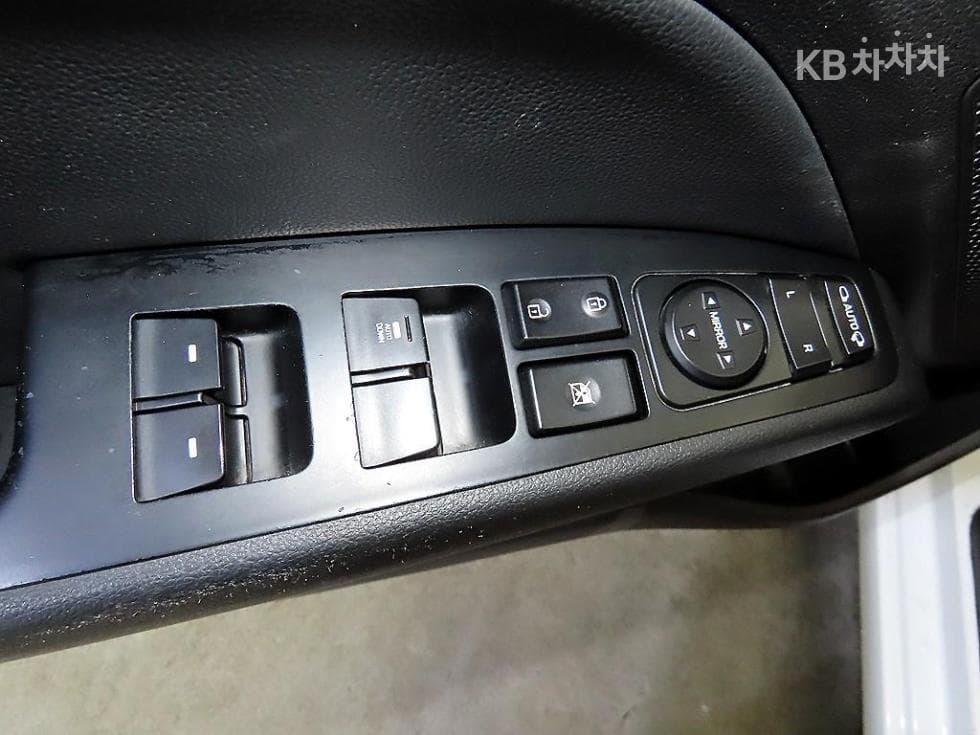 Hyundai Avante (Elantra)AD1.6 GDi Value Plus - 13