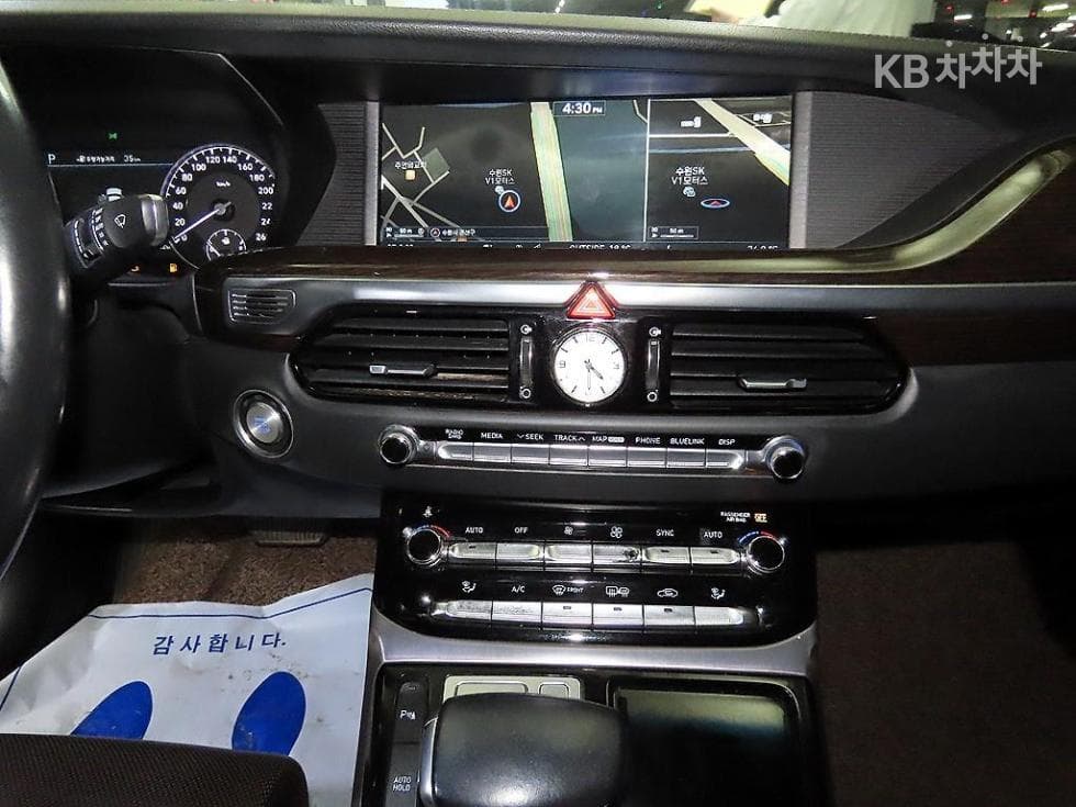 Genesis EQ9003.8 GDI Luxury - 11