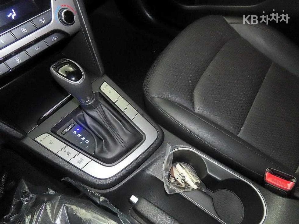 Hyundai Avante (Elantra)AD1.6 GDi Modern - 12
