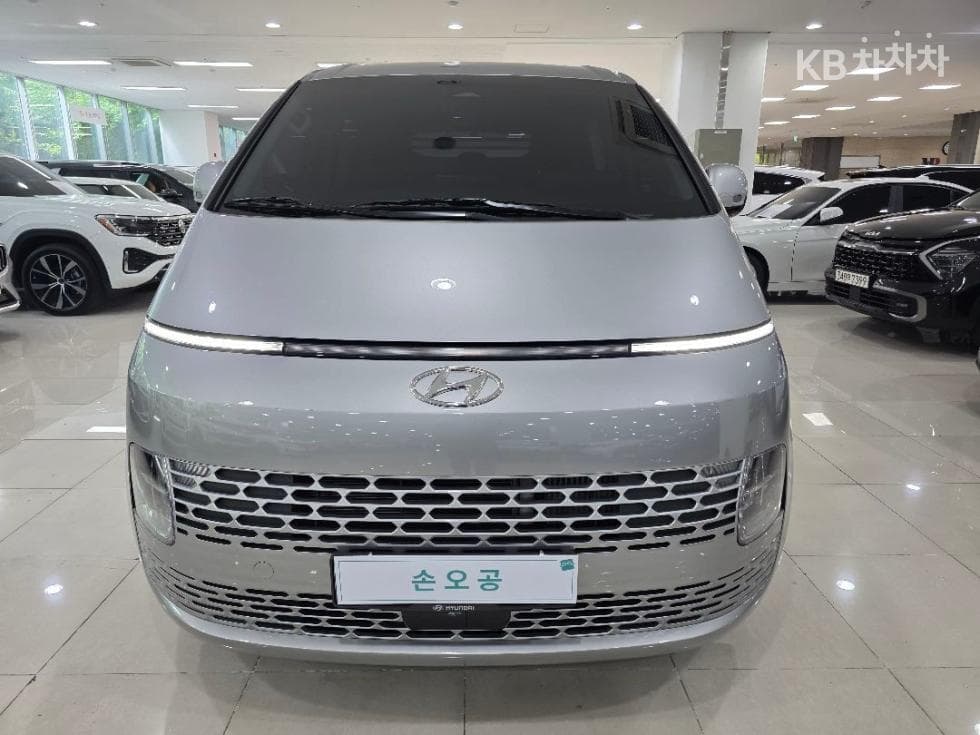 Hyundai Staria Cargo 2.2 Cargo 5 Modern - Image 1