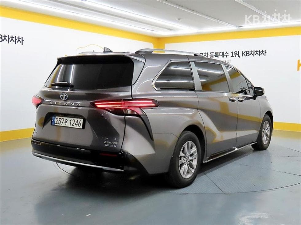 Toyota Sienna2.5L hybrid AWD - 4