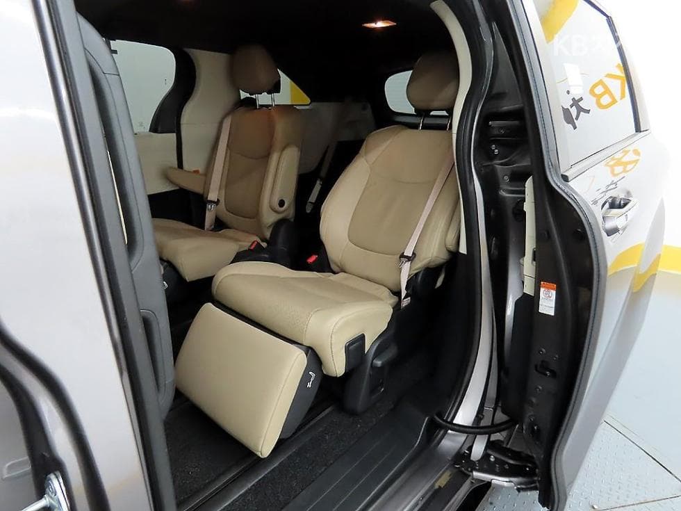 Toyota Sienna2.5L hybrid AWD - 6